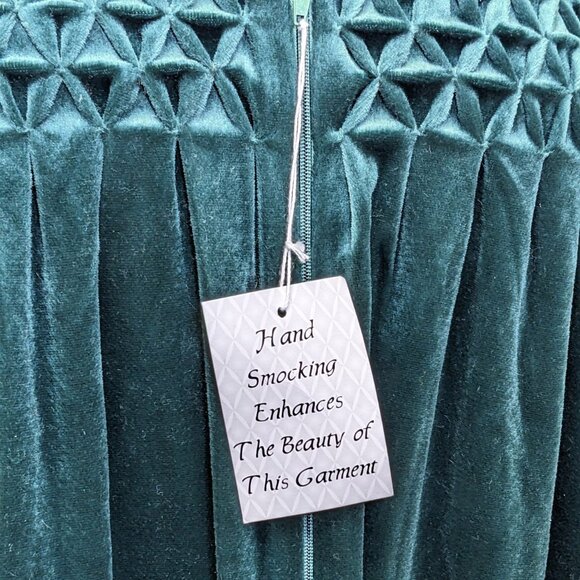 VTG Styled By Saybury Hand-Smocked Velour Half-Zip Housecoat in Forest Green - Picture 5 of 6